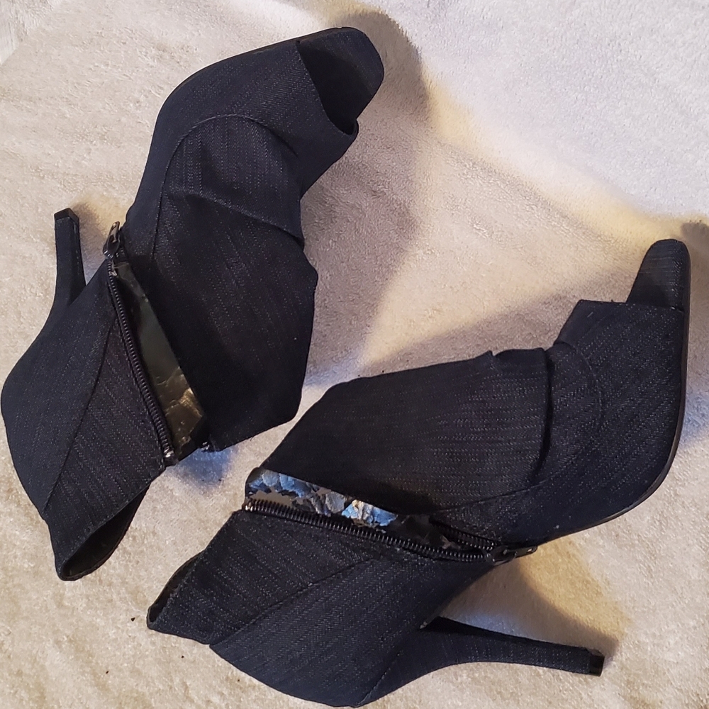 Blue Denim bootie.  4 inch heel size 9 - Picture 3 of 9